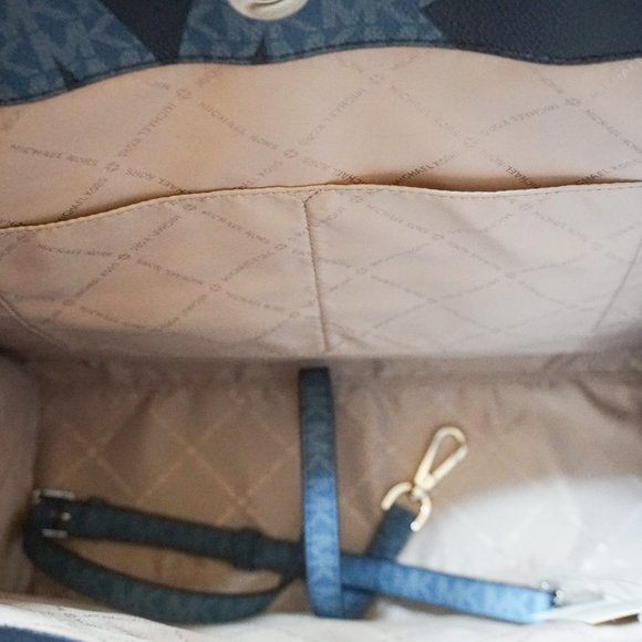 Michael Kors Graphic Logo Tote Bag + Wristlet Set - Picture 11 of 15